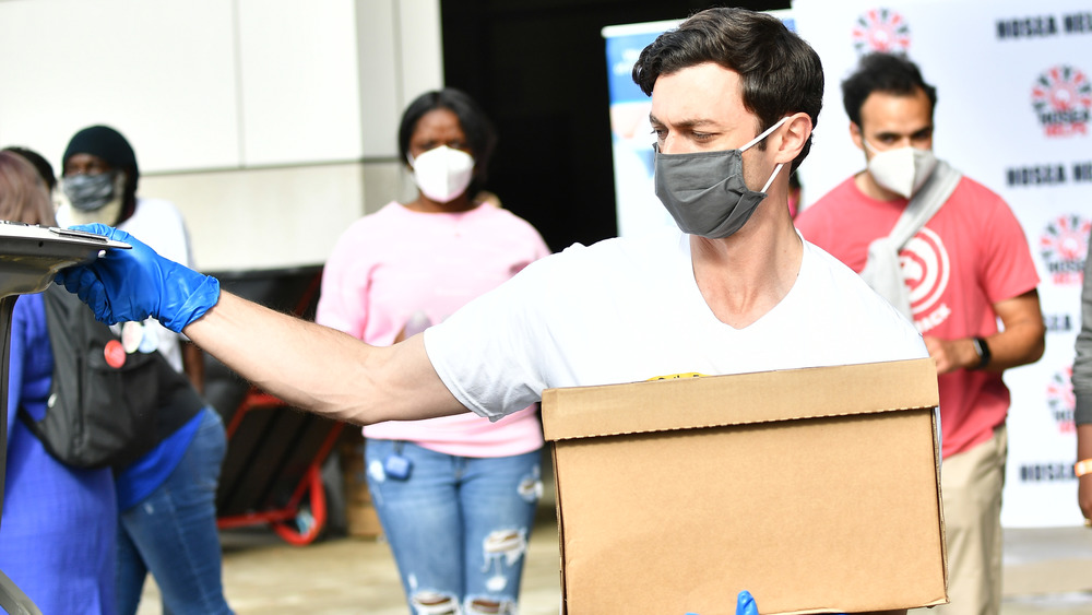 Students volunteering during pandemic