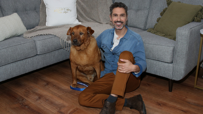 Ethan Zohn and a rescue dog 