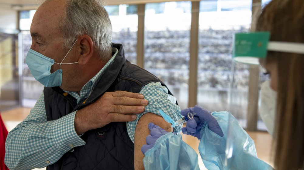 Man receives flu shot