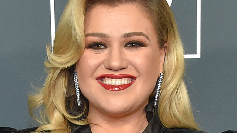 Kelly Clarkson attending red carpet event