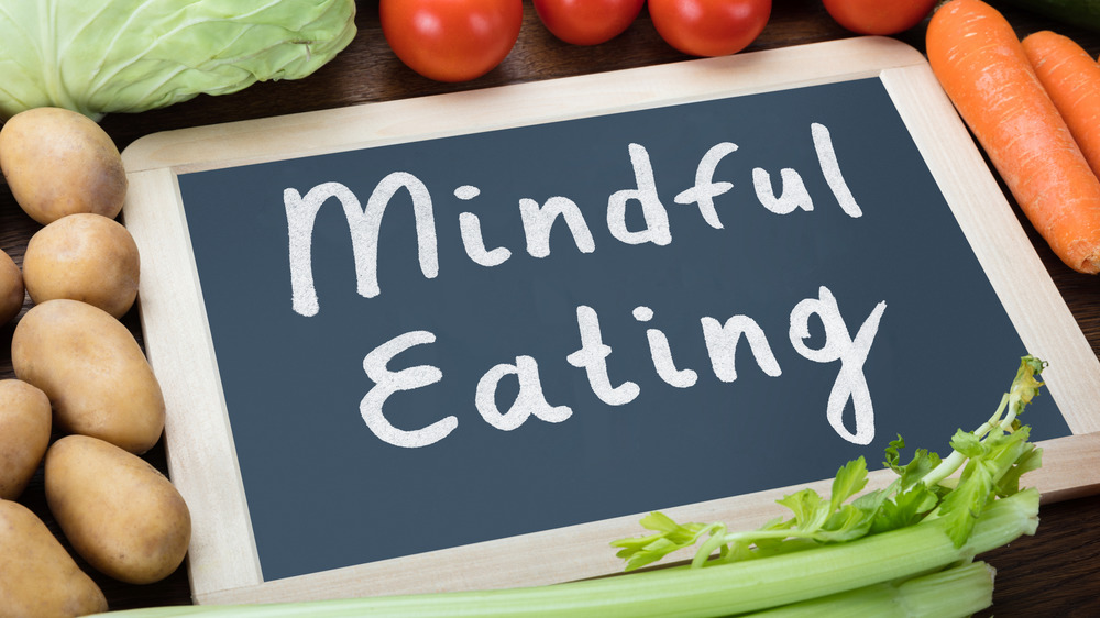 veggies surrounding 'mindful eating' sign