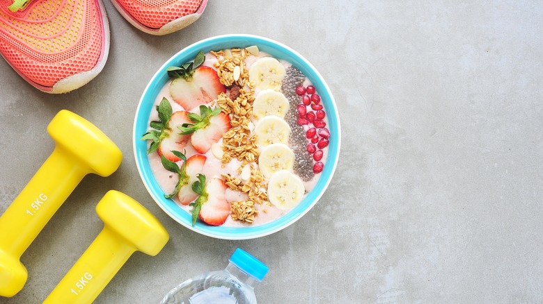 Smoothie bowl and training gear