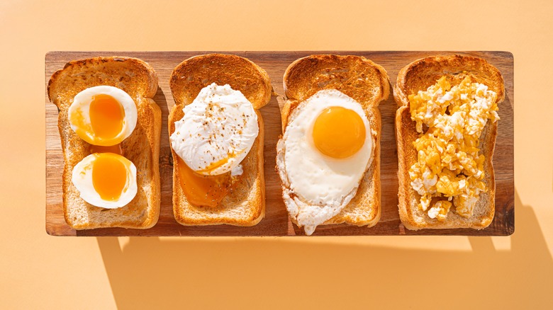 Eggs on slices of toast