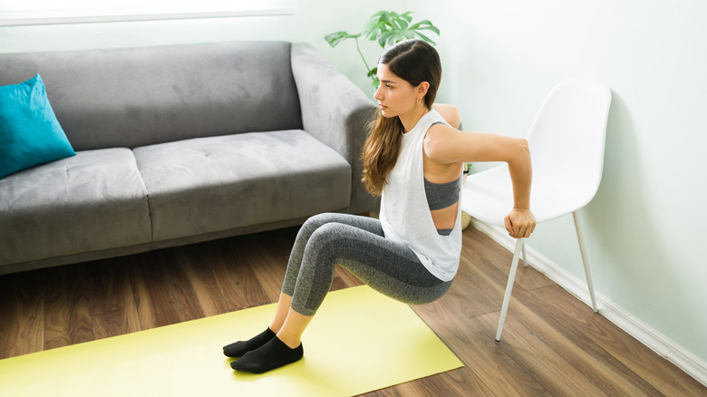 A woman does tricep dips