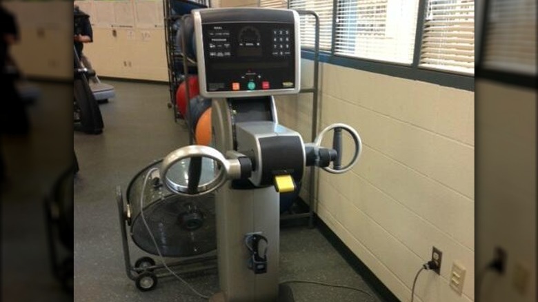 arm ergometer machine in gym