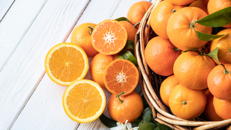 oranges in bowl