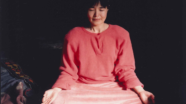 Yogmata Keiko Aikawa meditating 
