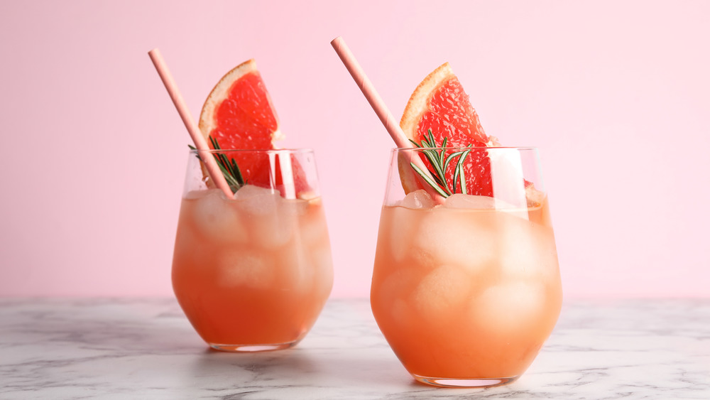 two glasses of grapefruit juice