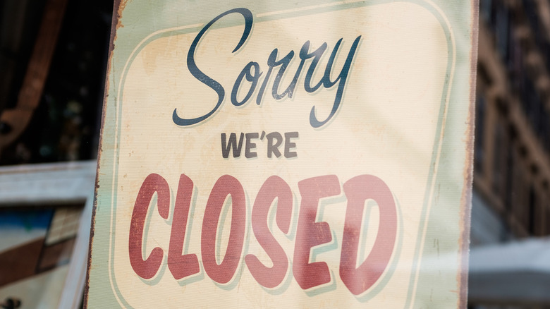 cafe closed sign close-up 