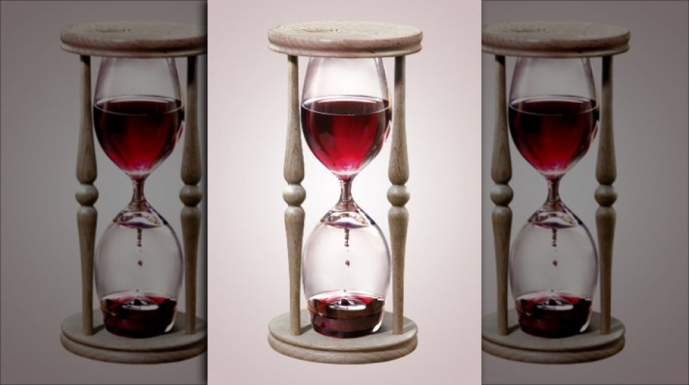 Wine hourglass