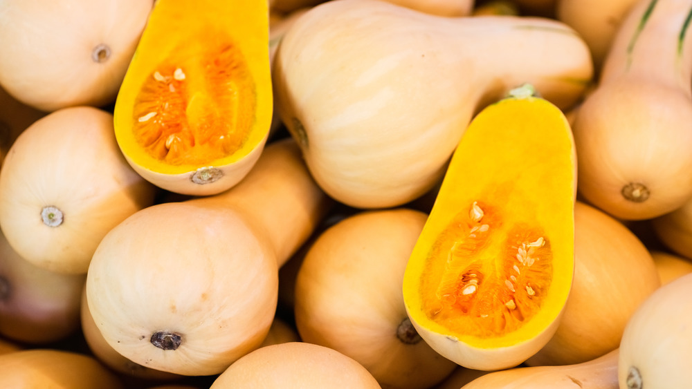 A pile of butternut squash 