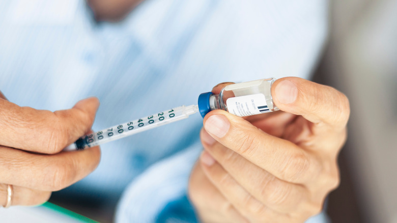 syringe insulin diabetes