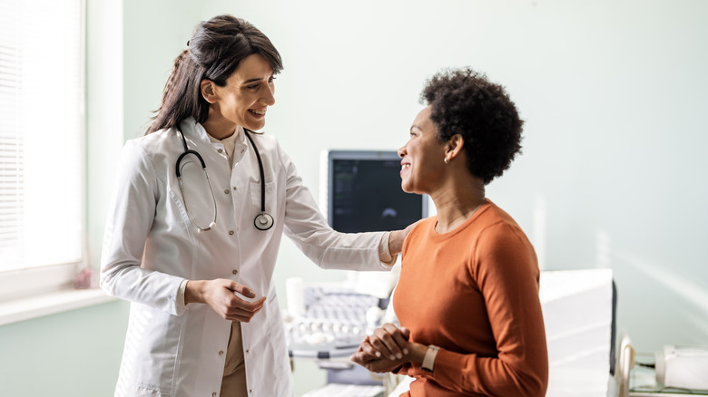 woman seeing female doctor