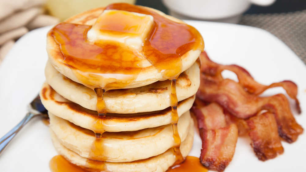 Buttered pancakes with bacon